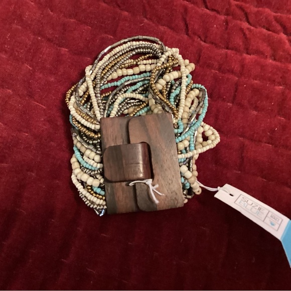 Beaded and wood bracelet, Suzie Blue, Handmade - Picture 11 of 11